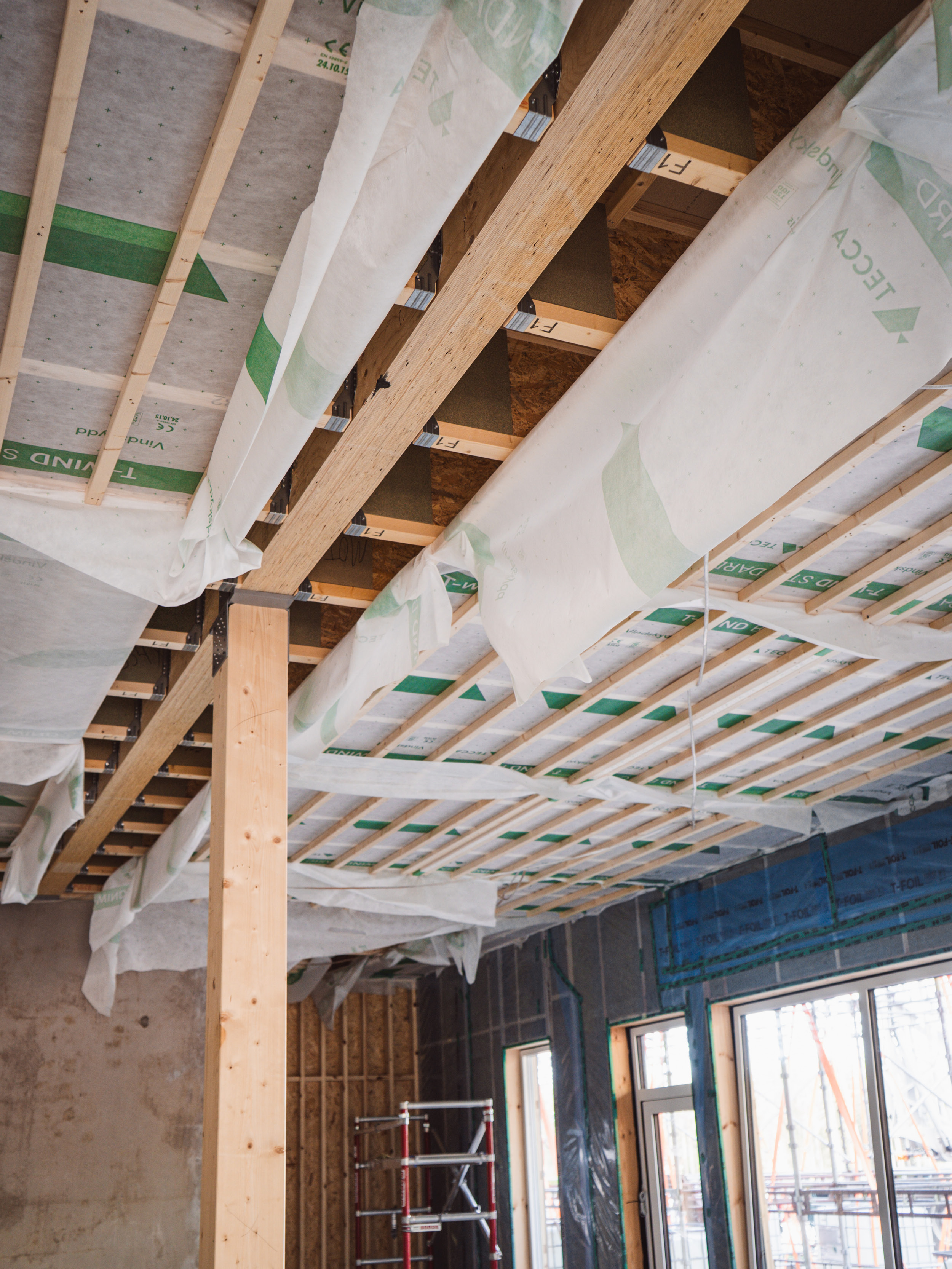 Masonite Beams lättbalk på plats i bjälklaget